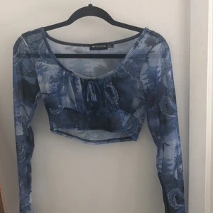 Meshtopp - Snygg topp från prettylittlethings. Använd 1 gång.