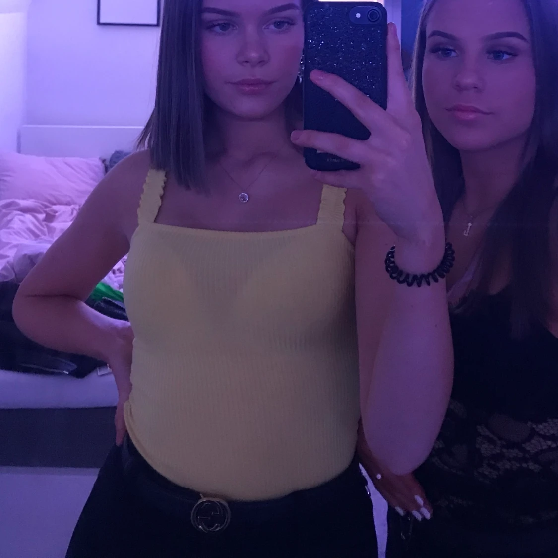 Gult linne med vollang band