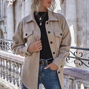 Beige Kappa/Jacka - storlek S, jätte fin och bekväm håller varmt också, säljer pga liten storlek för mig , skriv ifall ni vill se bättre bilder/ på mig <3