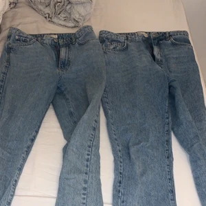 Gina Tricot , Mom jeans Stl 34/36 - Blå Momjeans, stl 34/36. 35 kr/ st
