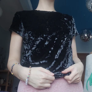 Krossad tisha - TTröja i krossad sammet Love it men använder inte. Väldigt bra skick. Xs-m