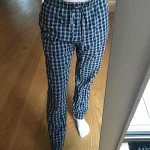 Pyjamasbyxor  - Gamla pyjamasbyxor som använts ca 2 gånger, köptes för flera år sen! 💞