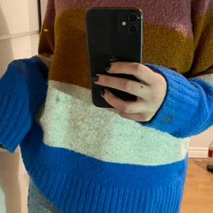 Stickad tröja - Jätte fin stickad tröja som jag använde mycket förra vintern men har tröttnat liten på den. ❄️