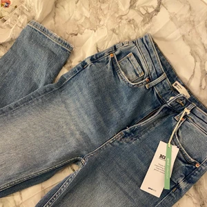 Gina jeans  - Nya helt oanvända jeans köpta från Gina. Det är deras modell Zoey köpt för 499kr. Dom är höga i midjan och i rejälare material än deras Molly jeans.