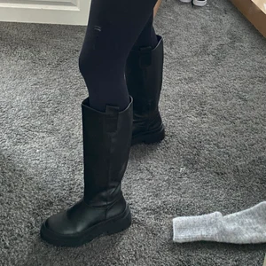 Stövlar  - Säljer dessa asfina stövlar då de tyvärr inte kommer till användning, aldrig använda! Köpta för ca 600, +frakt 😘