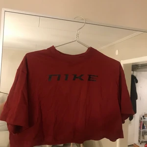 nike crop top - croptop till träning eller till en vanlig outfit