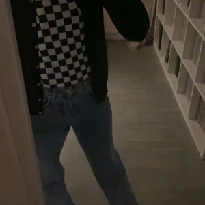 Rutig tröja - Säljer denna rutiga tröja pga. använder aldrig. Använd Max 4 ggr. Den är ifrån HM o är st XS-S.