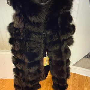 Äkta Pälsväst  - Helt oanvänd i Stl 36 längre modell. 