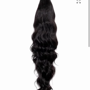 Ponytail - Helt ny 70 cm lockig ponytail, aldrig använt. Säljer denna för att den kommer inte komma till användning. 