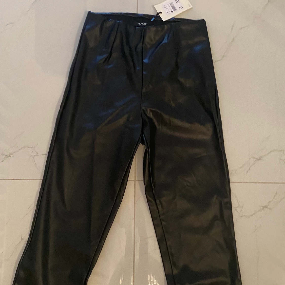 Skinbyxor med slits  - 91