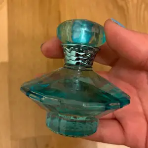 britney spears curious parfym. oanvänd. 30 ml. nypris ca 250kr köparen står för frakten🥰