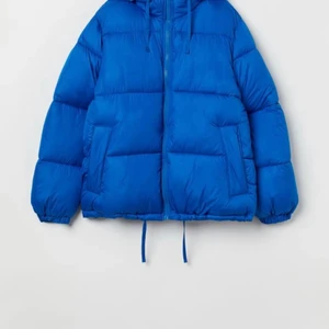 Hm jacka - Säljer super fin hm jacka som är helt slutsåld! Den är oanvänd och har lappen kvar!