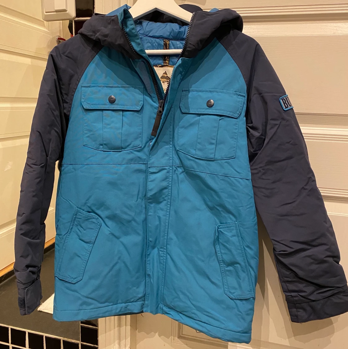 Burton jacka strl JR L (150-163)