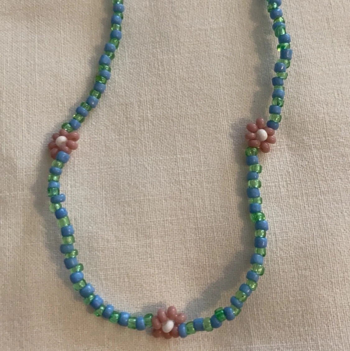 Halsband blommor - 90