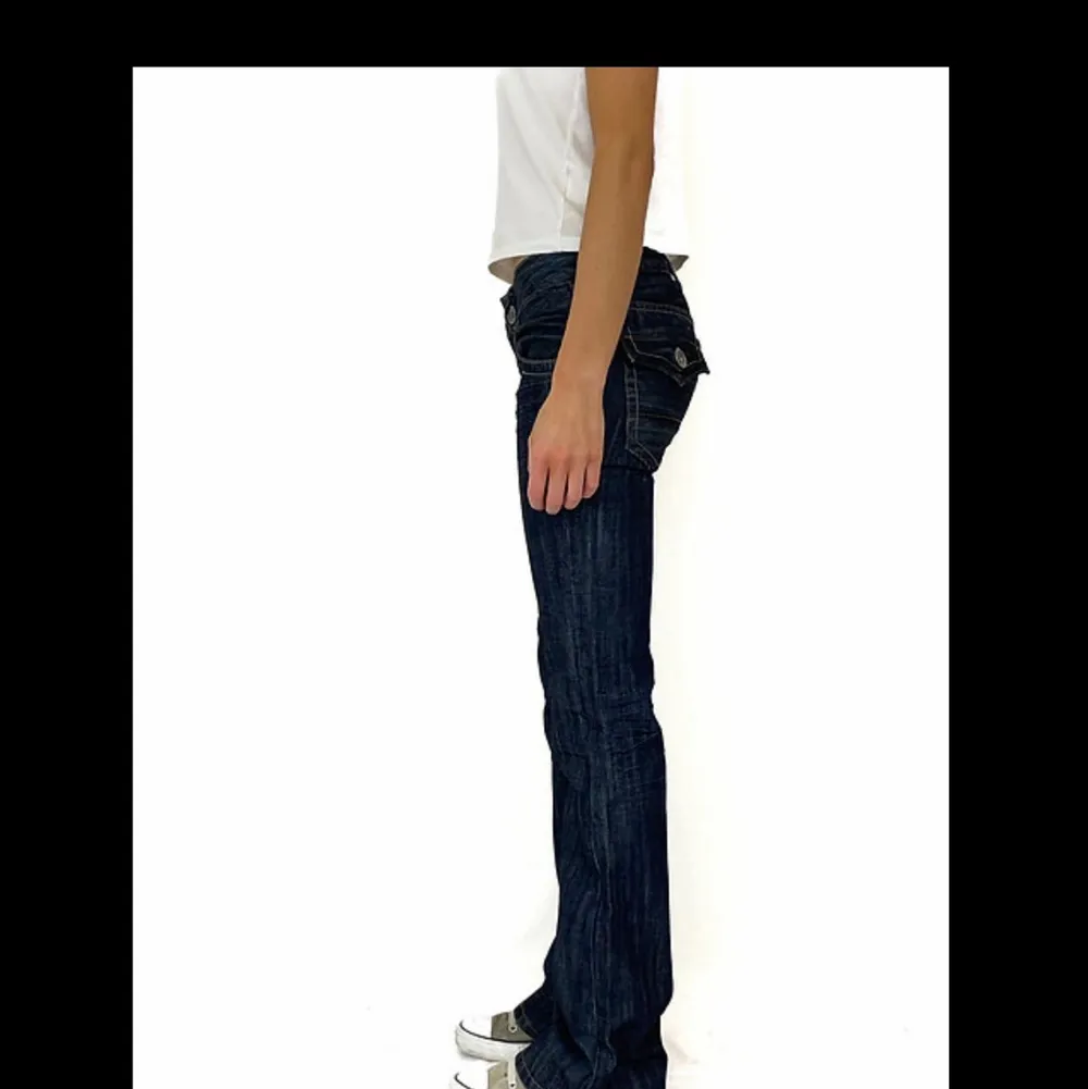 Söker dessa jeans från Relow. Om du va den som köpte dem snälla kontakta mig, kan köpa dem av dig för ett mycket högre pris. Om du vet vem som har köpt dessa jeansen , snälla kontakta mig. 💗💗💗. Jeans & Byxor.