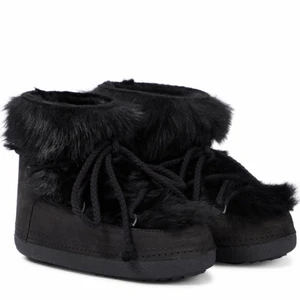 Inuikii skor - Hej! Säljer ett par Inuikii skor i modellen ”Toskana boot” i svart i storlek 36. Skorna är använda och säljs i befintligt skick, tecken på användning finns. Nypris ca 4 000 kr men säljer för 1000. Hör av er vid frågor!😊