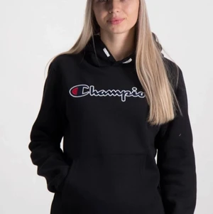Champion hoodie strl Xs/Xxs - Ser ut som på bilden med med svart och vit text, nyskick och äkta.  Inkl frakt.