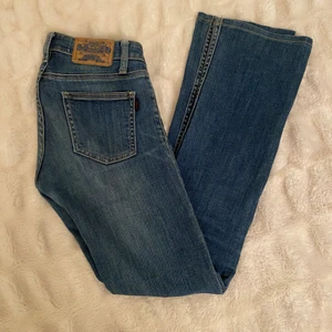 Bootcut Jeans CROCKER - Bootcut jeans från märket Crocker. Använda men i bra skick. Storlek W24 L32. Kan mötas upp på Östermalmstorg annars får köparen stå för frakt ✨