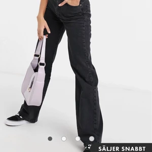 Svarta 90-tals jeans storlek 38!!😽 - Jätte snygga jeans som säljer. Köpt förra veckan därmed kan jag inte visa hur de sitter på! 
