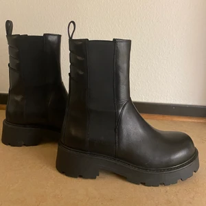 Vinterskor - Ett par jättefina vinterskor från vagabond som knappt är använda. De är i storlek 39 och de är jättevarma och sköna nu till vintern