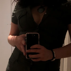 Klänning  - Militärfärgad klänning i håradre material💋. PRISET ÄR INKLUSIVE FRAKT 