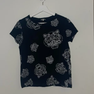 Svart kenzo tshirt - Storlek s