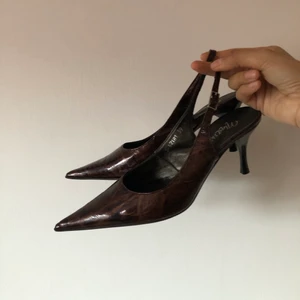 Vintage skor oanävända - Helt fantastiska vintage skor som är i helt perfekt skick. Köpte de till mig själv i julklapp men de är för små för mig som har stl.40. Så ledsen att de ej passar.