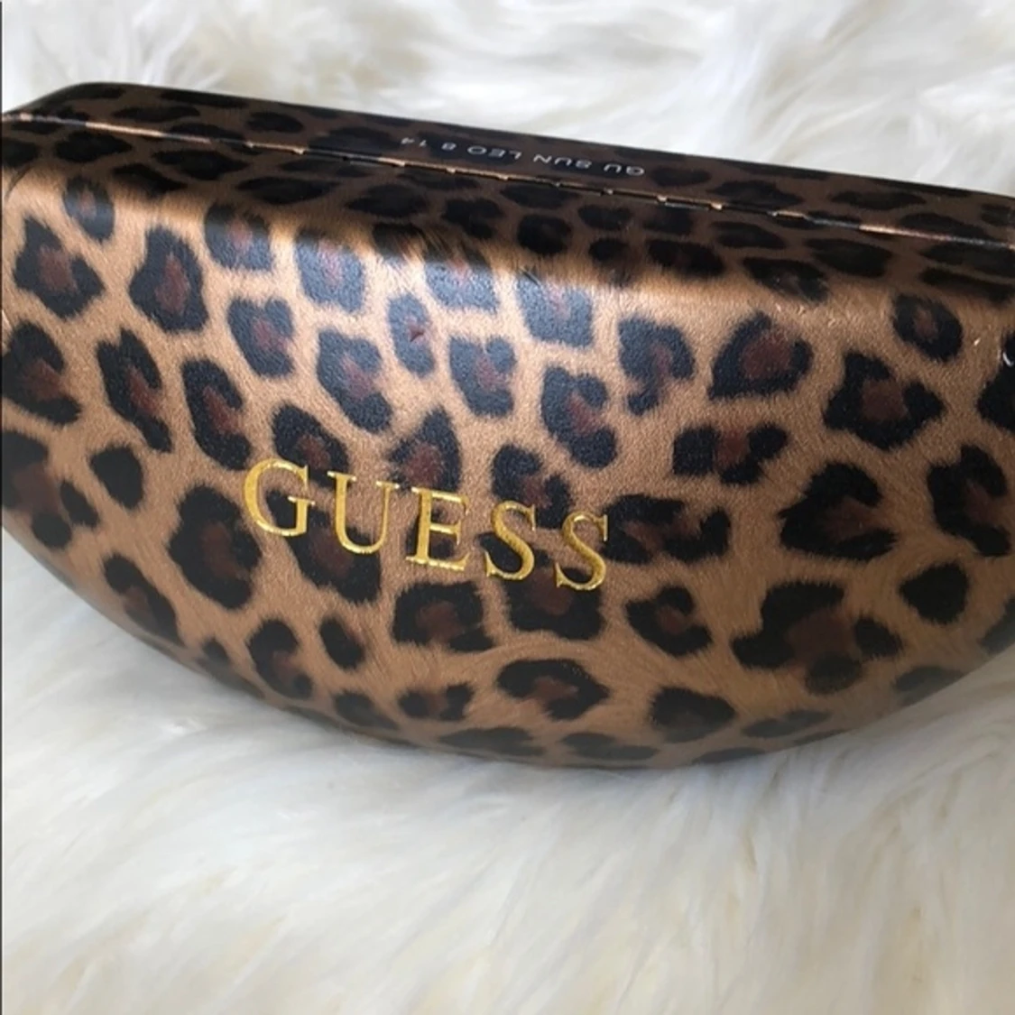 GUESS FODRAL  - 91