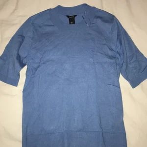 Finstickad blå T-shirt från lindex - Jättefin stickad tröja från Lindex i storlek S. Knappt använd! Så skön💖