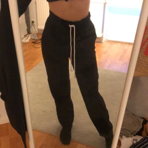 LINNEBYXOR - Säljer dessa jättesköna linnebyxor pga för stora, sitter perfekt i midja, rumpa och längd för dig som är 160-165 lång 💕