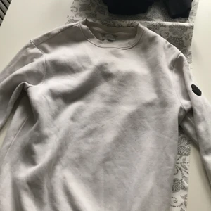 Moncler sweatshirt  - Bra skick använda några gånger bara 