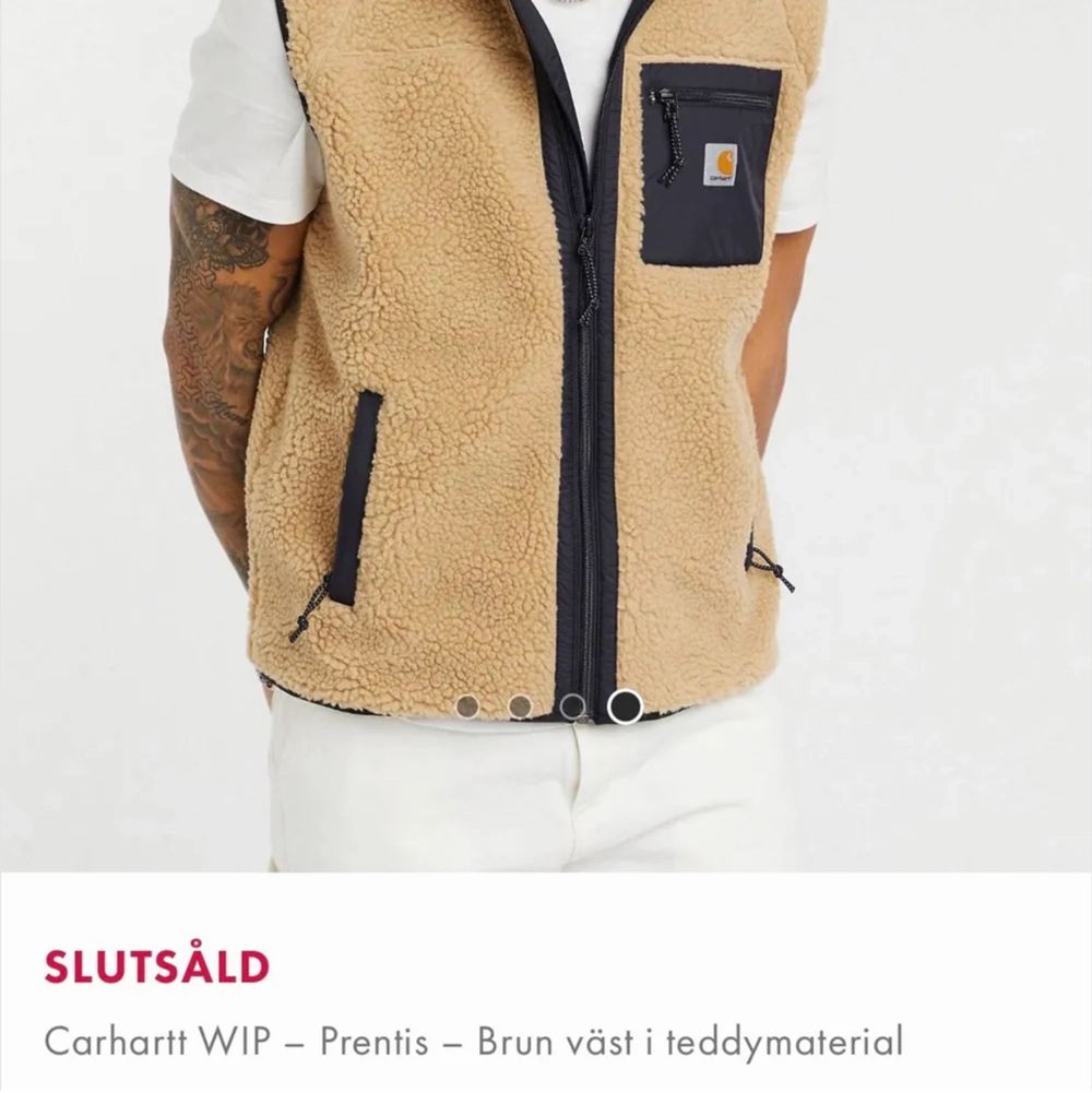 älskar älskar denna väst från carhartt som jag köpte redan för några månader sedan men jag känner att jag inte kommer använda det så mycket och jag måste rensa ut.. använd några fåtals gånger och är i nyskick. Nypris: ca 1700 💗 (denna är xs i herrmodell så den sitter typ som en S på mig!. Jackor.