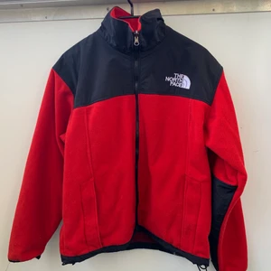 North face fleece - Tvärfet northface fleece som inte kommer till användning, kör budgivning då många är intresserade. Frakten ingår🌹