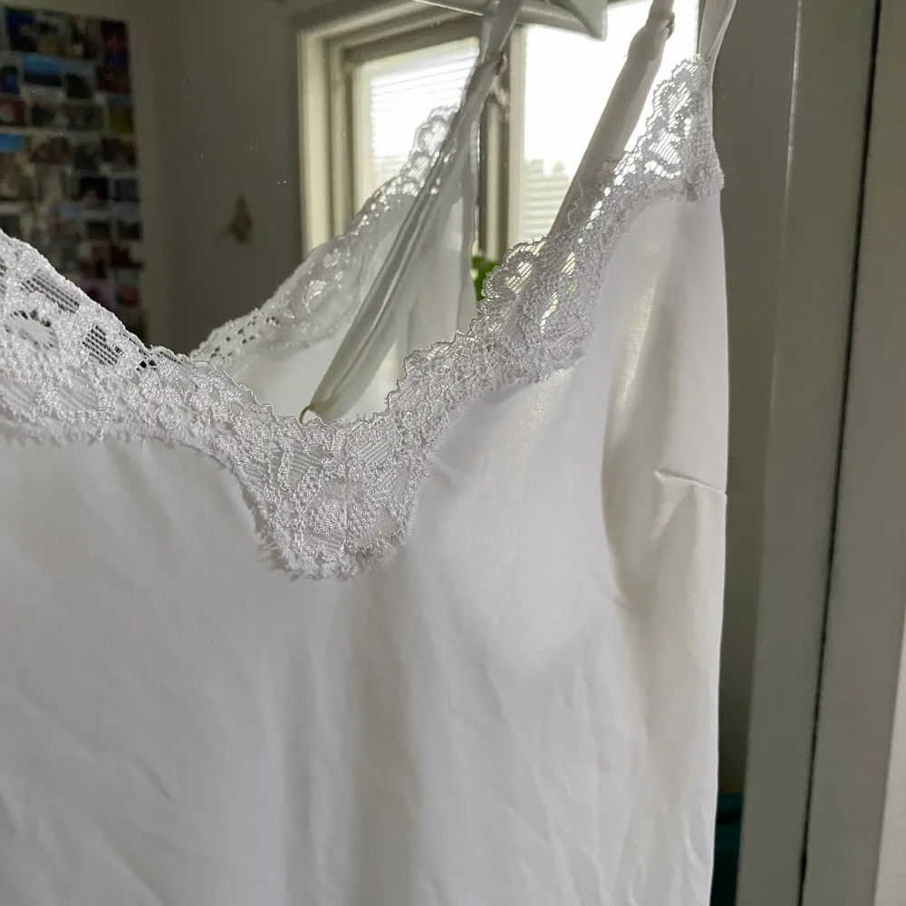 En fin vit nattline/klänning från Lindex🌸 Frakt ingår! Väldigt genomskinlig!. Klänningar.