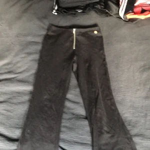 Kappahl  - 1 par uppsydda mjukisbyxor