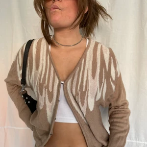 Kofta - Snygg kofta i 60/70 tals mönster. Så fin till linne 