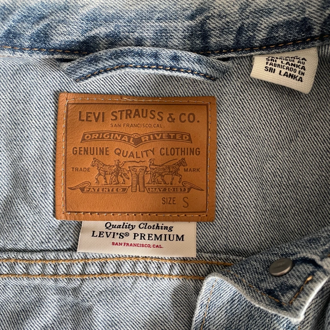 Jeans jacka från Levis i storlek S - 90