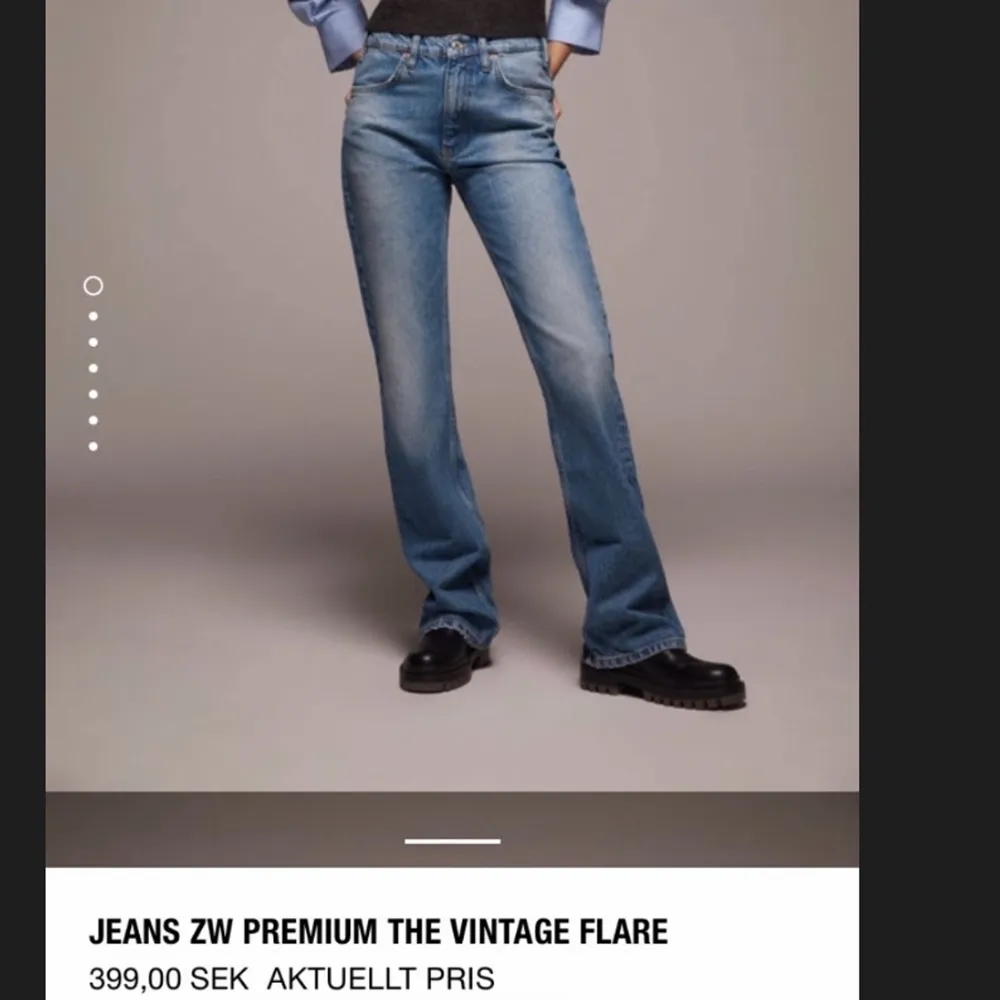 Säljer nu dessa otroligt populära och trendiga Zara jeansen, som är helt slutsålda på hemsidan!! Säljer pga att de var tyvärr för strora för mig😔😔 Köptes för 399kr men säljer bara för 250, så skynda om ni är intresserade!!!💖💖 Kom privat för bilder😆💕. Jeans & Byxor.