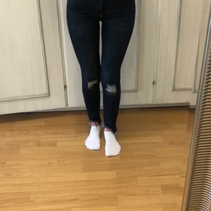 Zara jeans storlek 34 - Zara skinny jeans med högmidja knappt använda