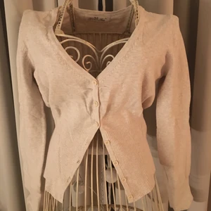 Kofta med knappar - mycke fint skick! 💕💕