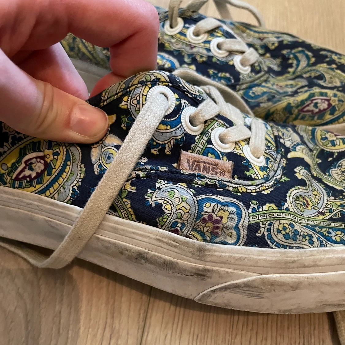 Vans med nice mönster  - 90