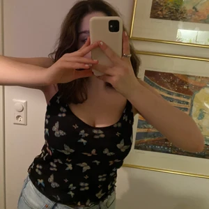 urban outfitters linne - gulligt linne från Urban Outfitters! säljer pga att de aldrig kommer till användning💕 använd ca 2 gånger