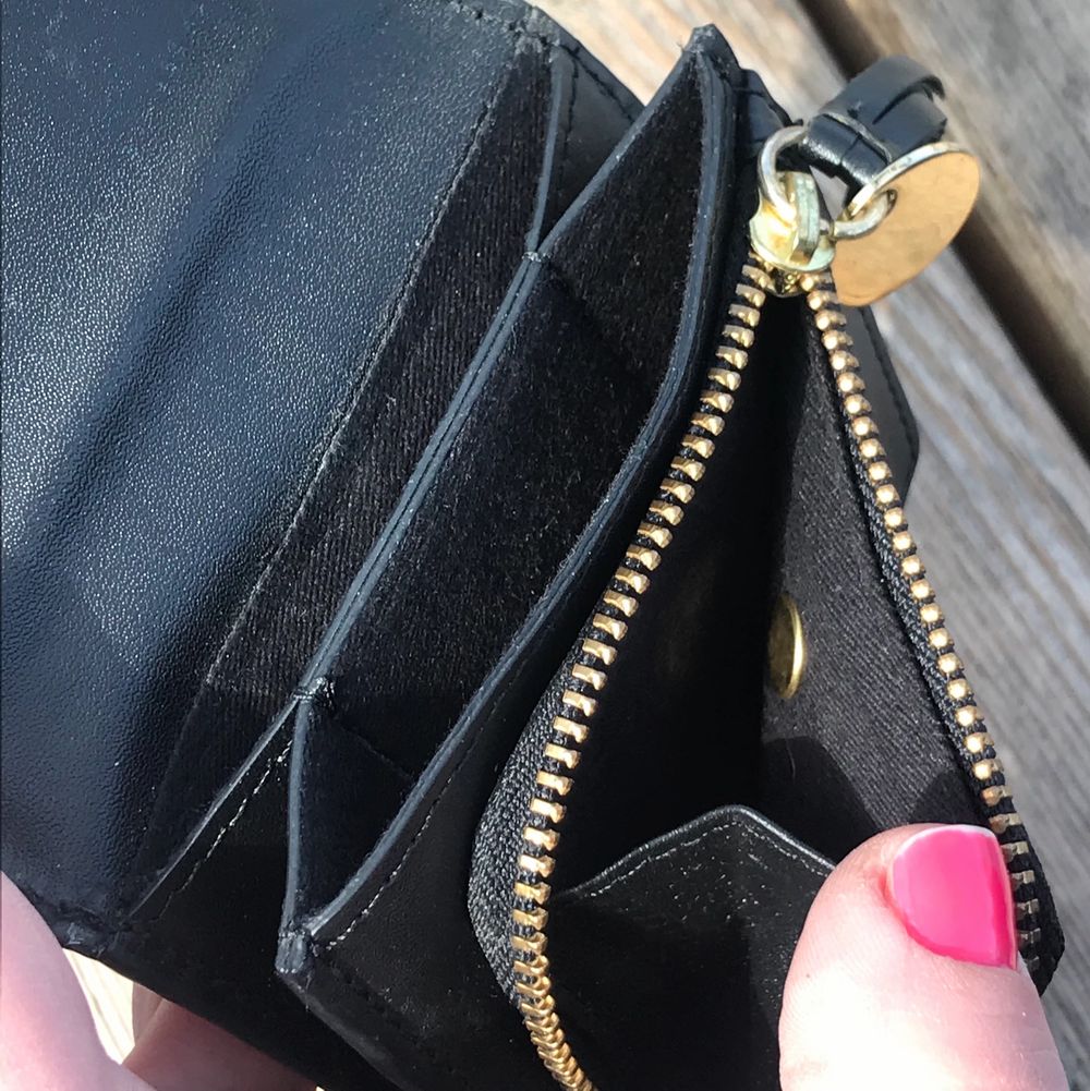 Liten plånbok i 100% läder | Plick Second Hand