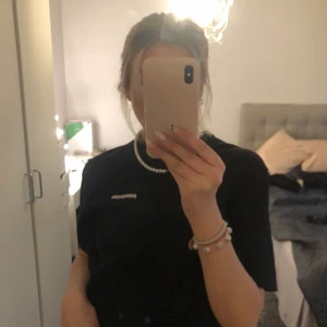 Patagonia t-shirt - Säljer min tshirt från patagonia med tryck både bak och fram🖤tveka inte att höra av dig om du har någon fråga!