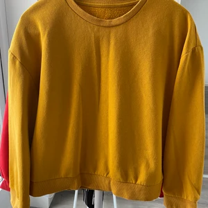 Senapsgul tröja i stl S - Stl S