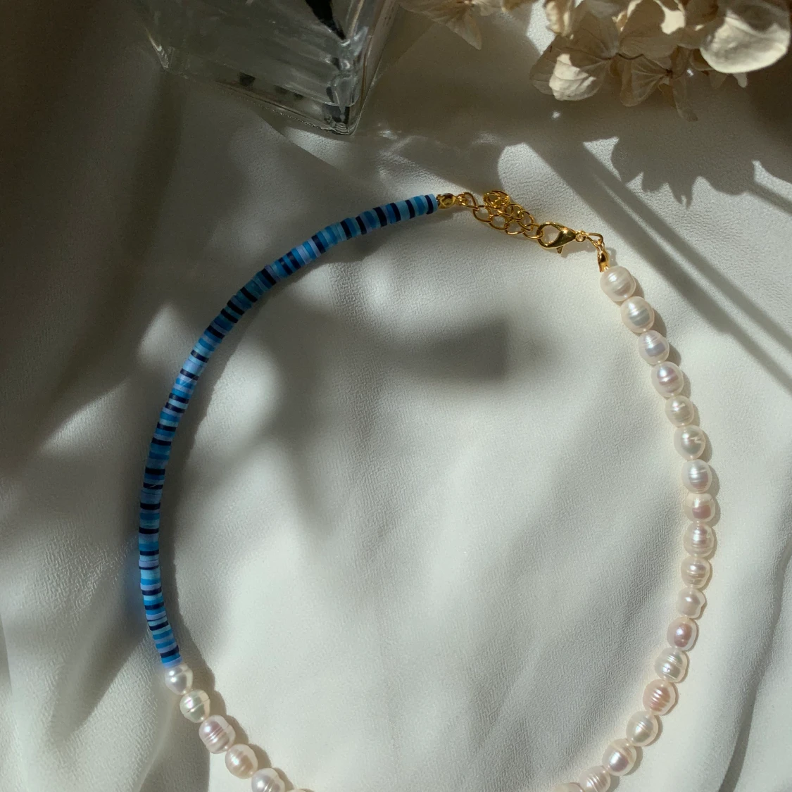 Halsband av äkta sötvattenspärlor och färgglada polymerpärlor  - 91