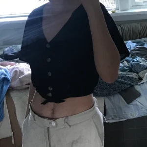 Fest topp  - Väldigt fin och somrig liten topp från hm. 