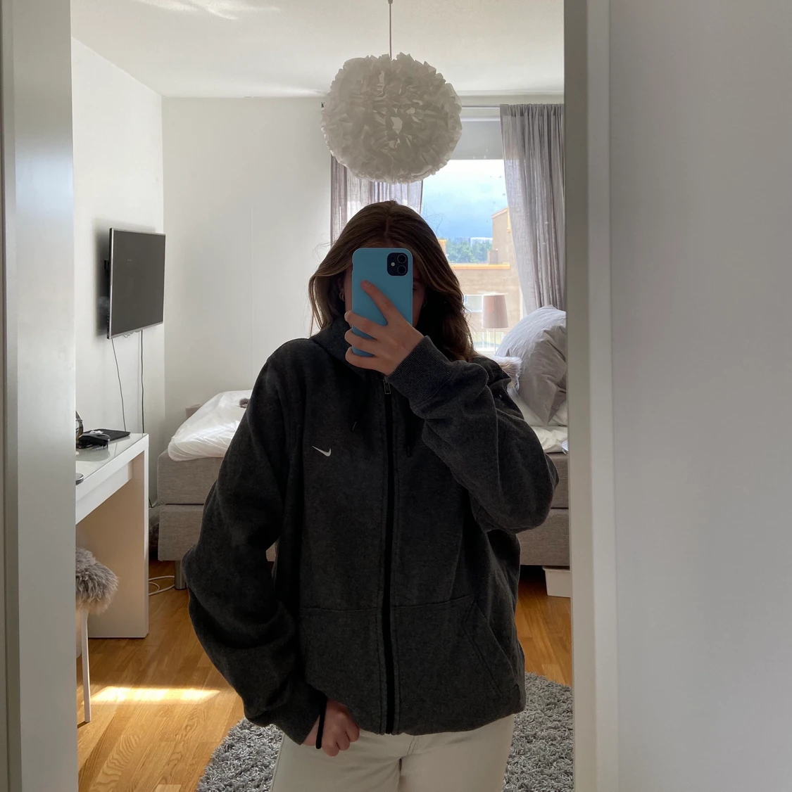 Nike hoddie i storlek L (passar M) - 91