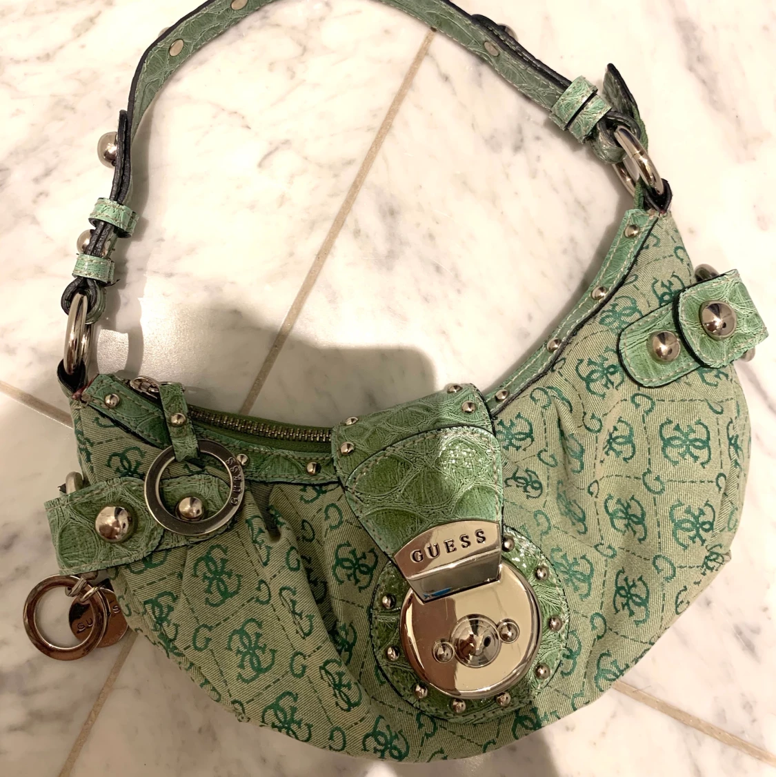 Guess axel-handväska - 91