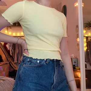 Gul topp - Gott skick men något nopprig 